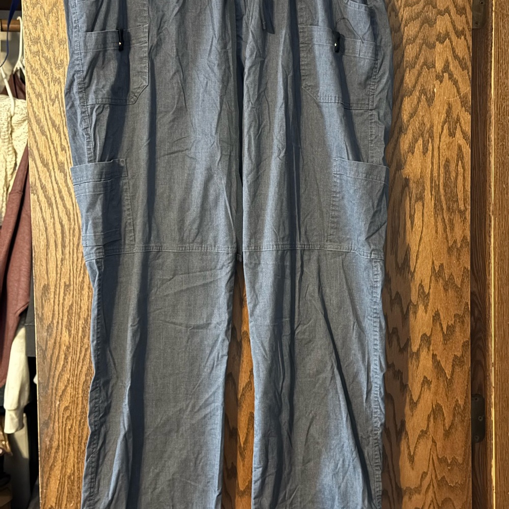 Women's Gray Cargo Scrub Pants